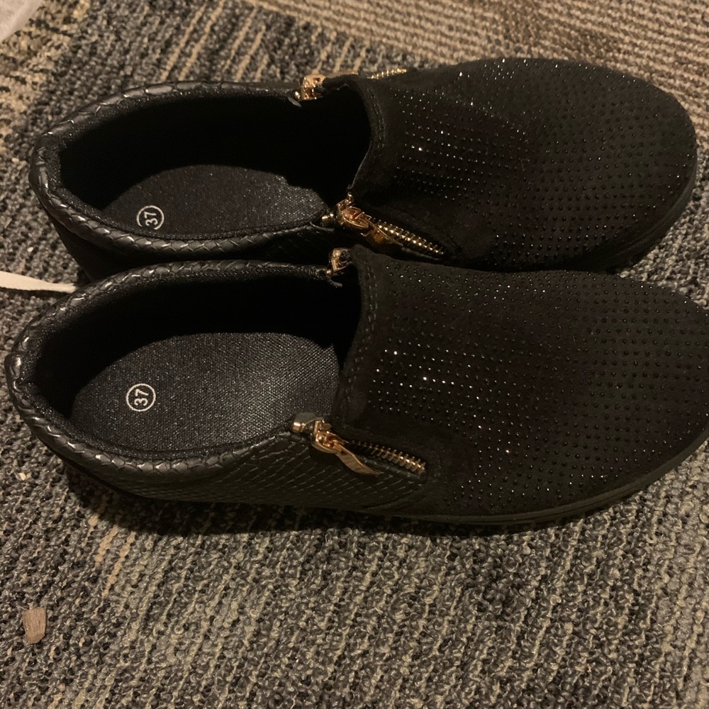 Women’s shoes